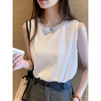 女性向けのスタイリッシュでカジュアルな夏のタンクトップ、シンプルな無地カラーのノースリーブキャミソール。重ね着やアウターとして着用するのに最適な、トレンドの無地カラーのレディースTシャツです。